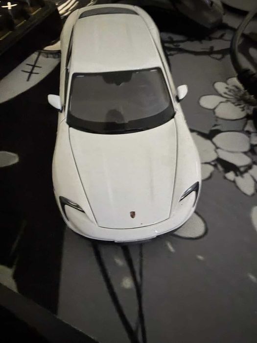 Детска играчка  Porsche Taycan Turbo S White Модел 1:24 Мащаб