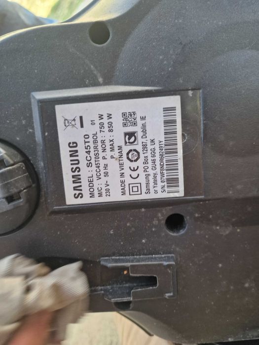 Aspirator SAMSUNG cu accesorii stare impecabila