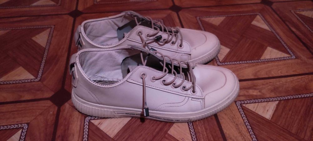 Мужская обувь кроссовки