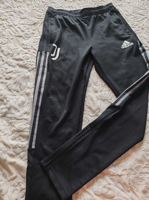 Спортен футболен екип на Adidas за 13-14год