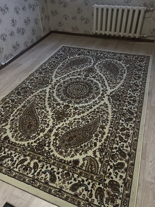 Продам ковер чистый в хорошем состояний