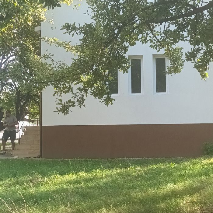 Продавам търговско помещение  намира се в гр. Перник кв. Изток!