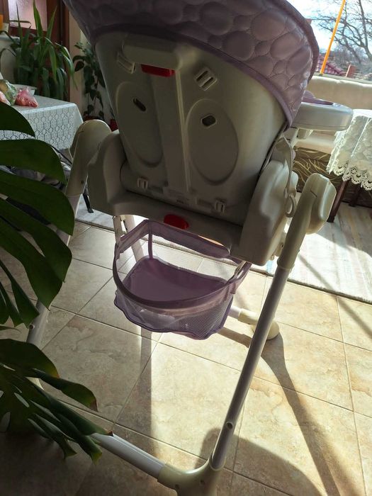 Стол за хранене,доста стабилен