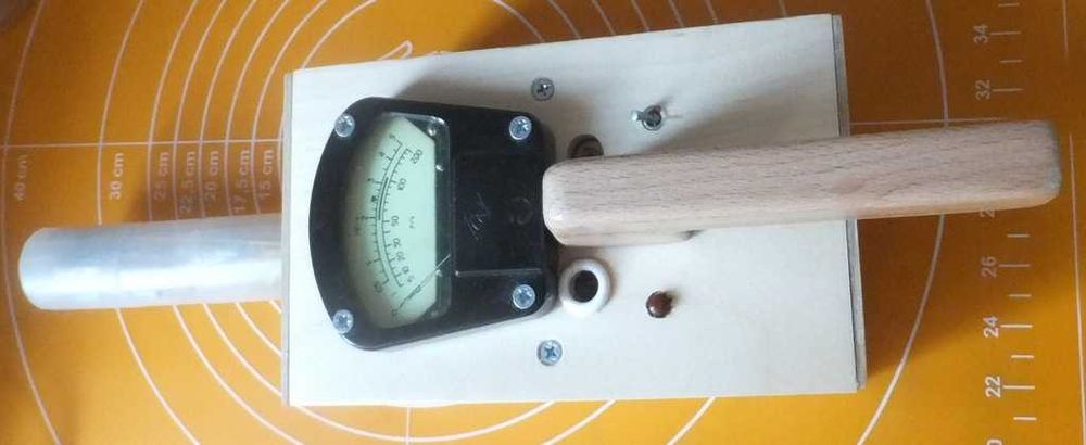 продается удобный индикатор*дозиметр