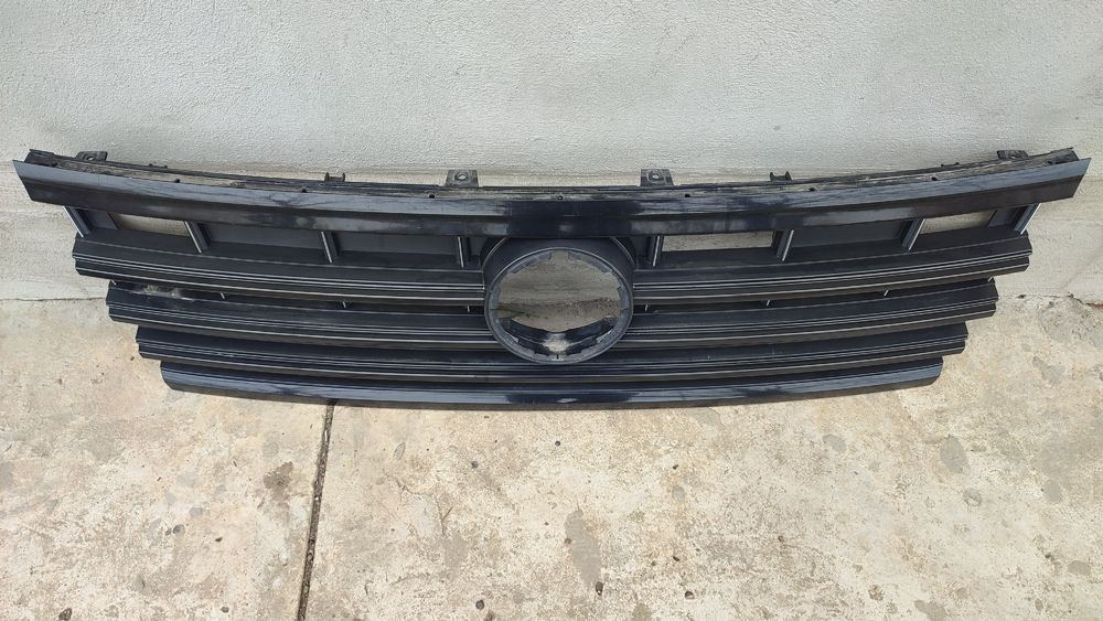 Bara fata cu grila centra  și bara spate cu Spoiler bara spate  Vw Touareg model 2020 CR