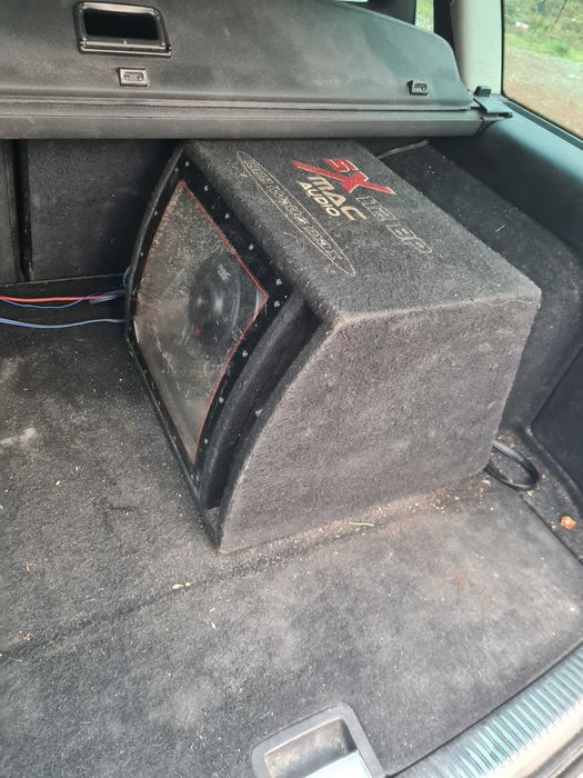 Vând tub de bass cu stație