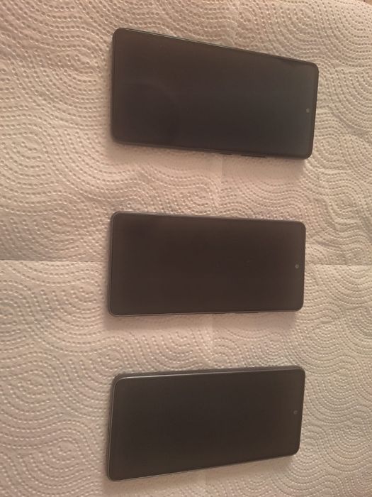 Vand 3 buc samsung A 53 cu aceleeasi scpecificatii toate.