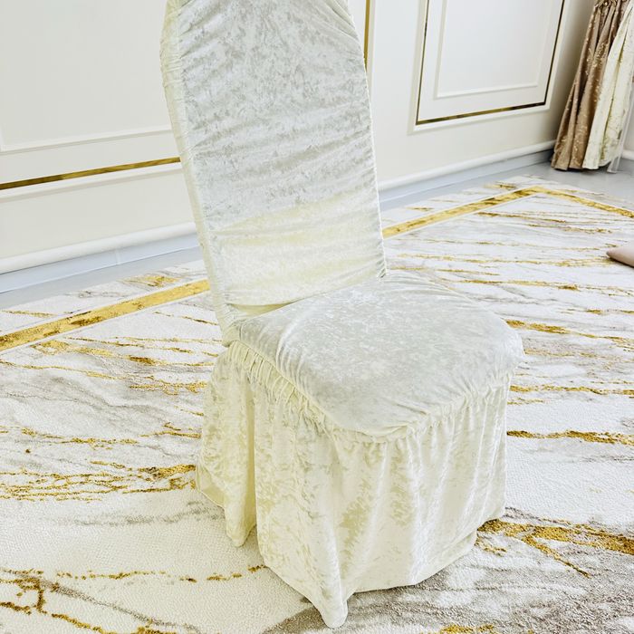 Продам стулья и велюр чехол буу