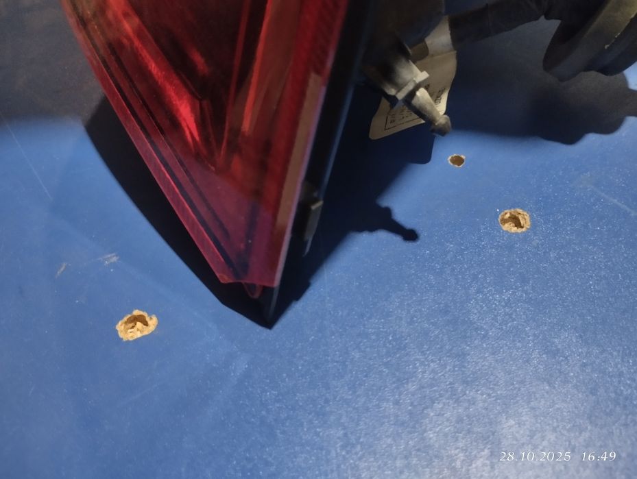 Продам фонарь задний правый