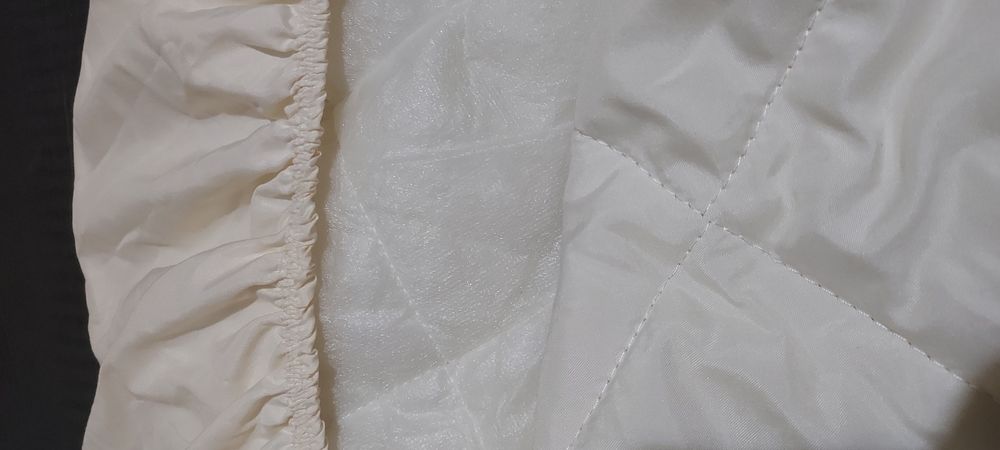 Наматрасник с синтепоном.