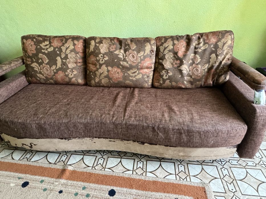 Продам 2 дивана. В нормальном состоянии.