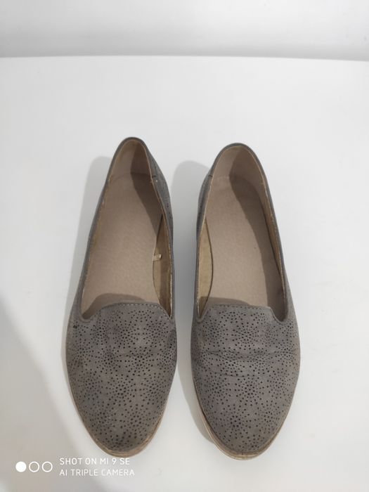 Vând balerini gri, Nr 37. Câteva purtari, stare f buna. Fără defecte.