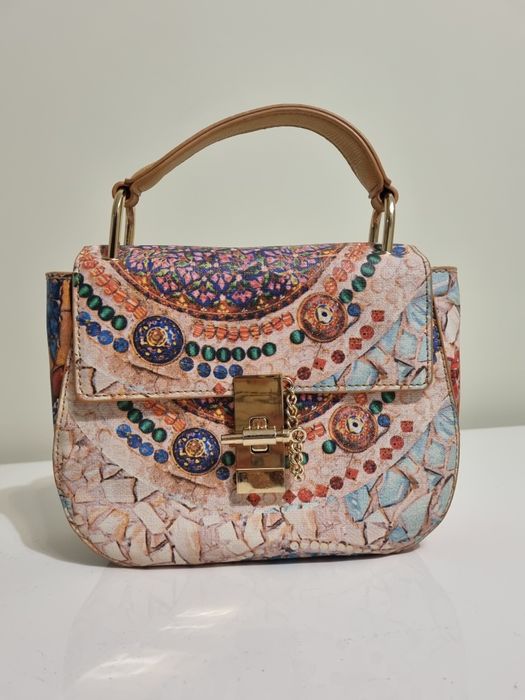 Цветна парти чата