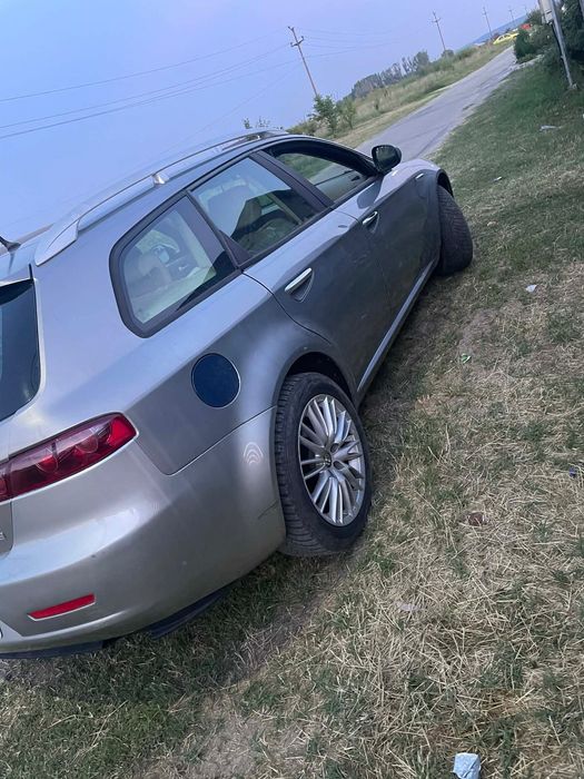 Vând mașină Alfa Romeo 159