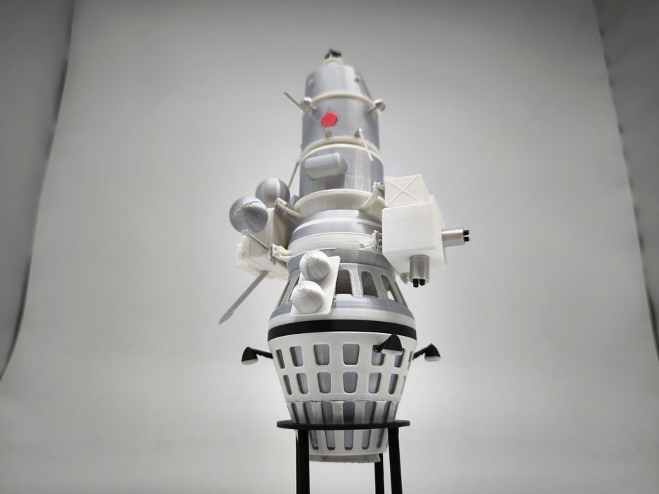 Луна-10, спутник Луны