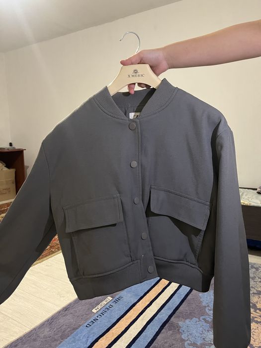 Бомбер, и кожак куртка