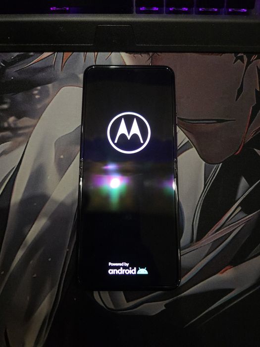 Motorola Razr 40 (Summer Lilac) 8/256GB – Като НОВ + 2 кейса подарък