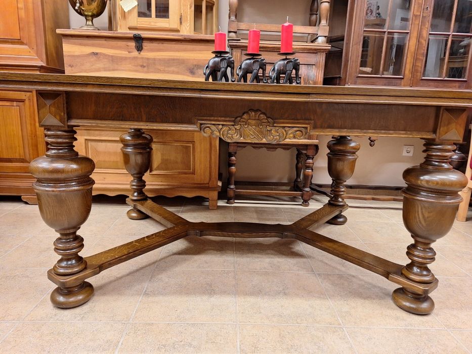 УНИКАТ! Маса за трапезария с богата дърворезба