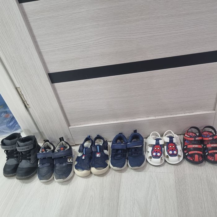 Продам детскую обувь