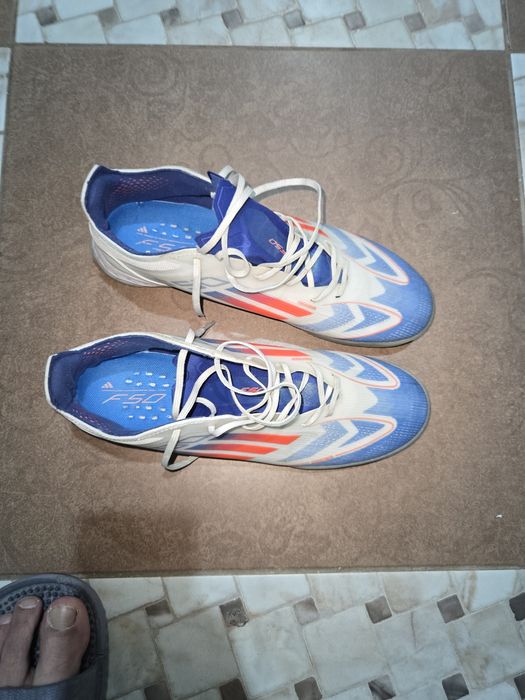 Продам кроссовки для футзала