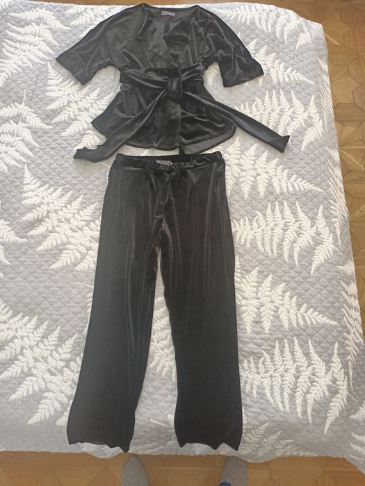 Брючный велюровый костюм