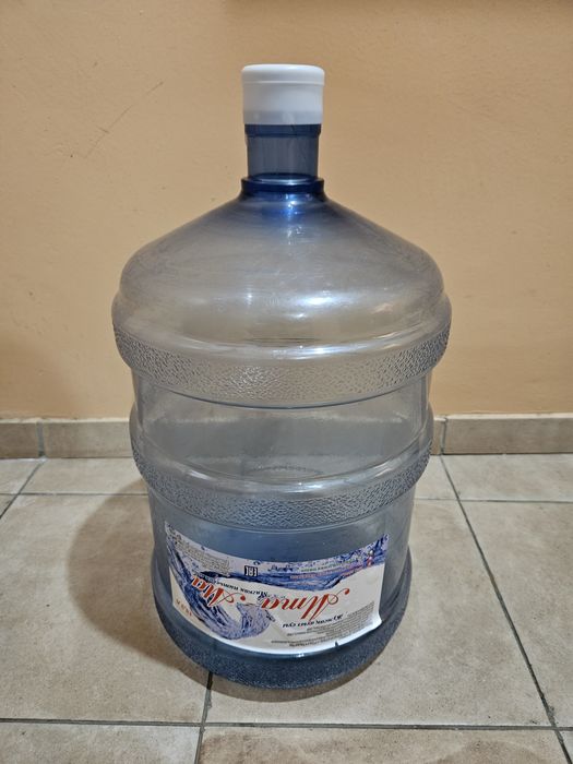 Бутыль для воды,целая