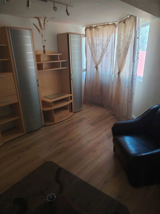 Închiriez apartament 3 camere – mansardă la casă, 80 m², complet mobil