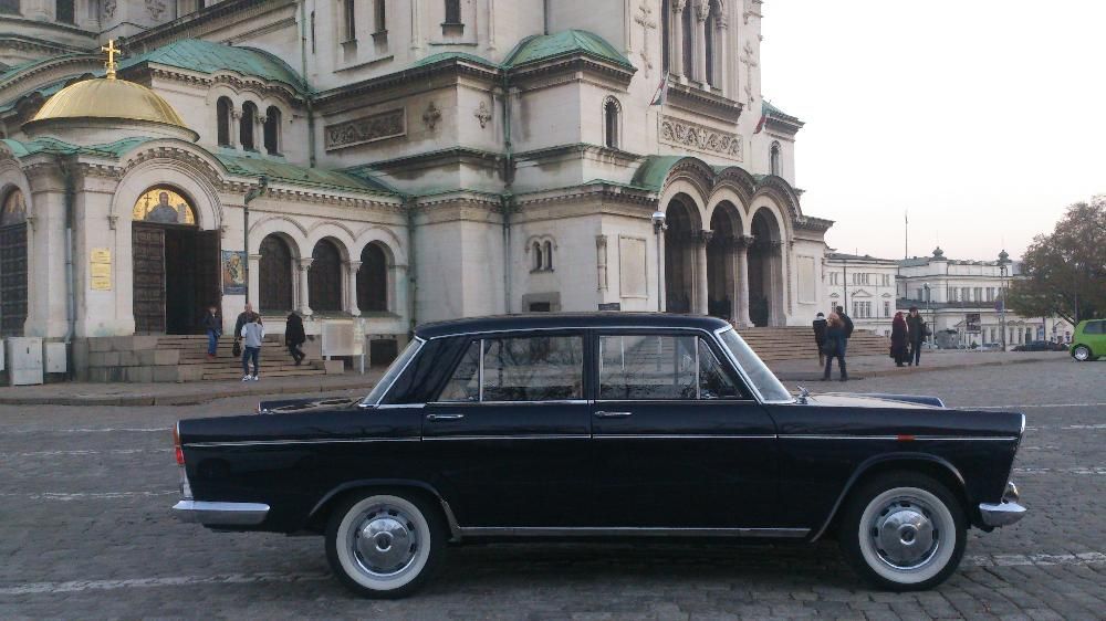 Ретро автомобил под наем