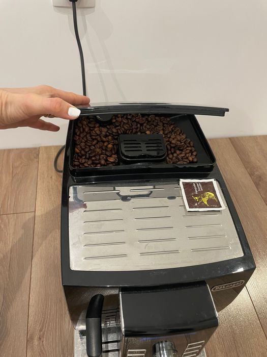 Автоматична кафе машина Delongi Magnifica