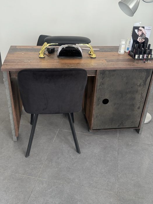 Продава работно мяссто за маникюр