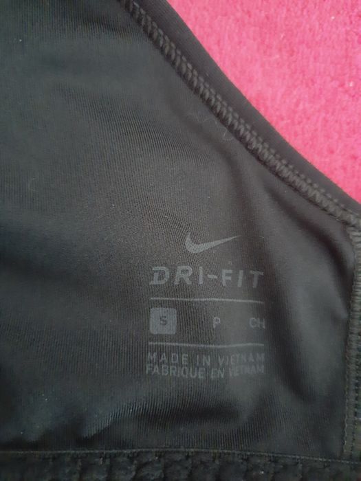 Дамско спортно бюстие Nike Dri-Fit,размер S