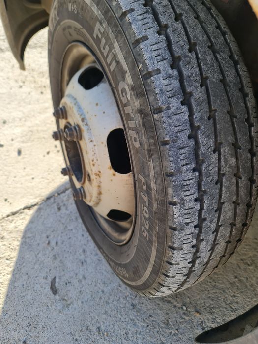 Ford Transit 2005 cu suprastructura inchisa si lift