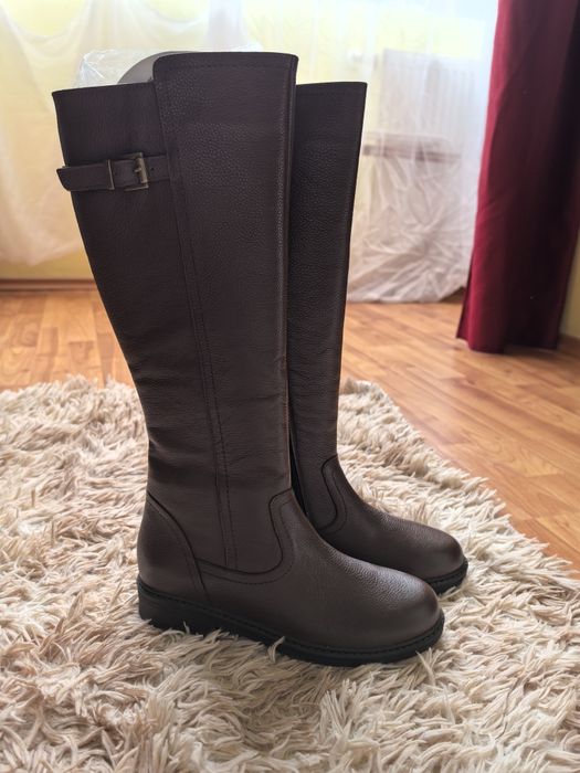 Vând cizme noi, maro, din piele naturală, mărimea 37 Gonderi(r)