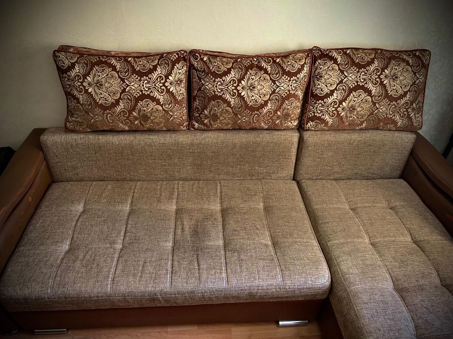 Продам диван раскладной.