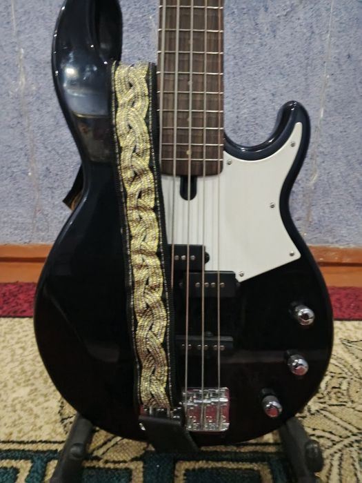 Гитара бренд Yamaha