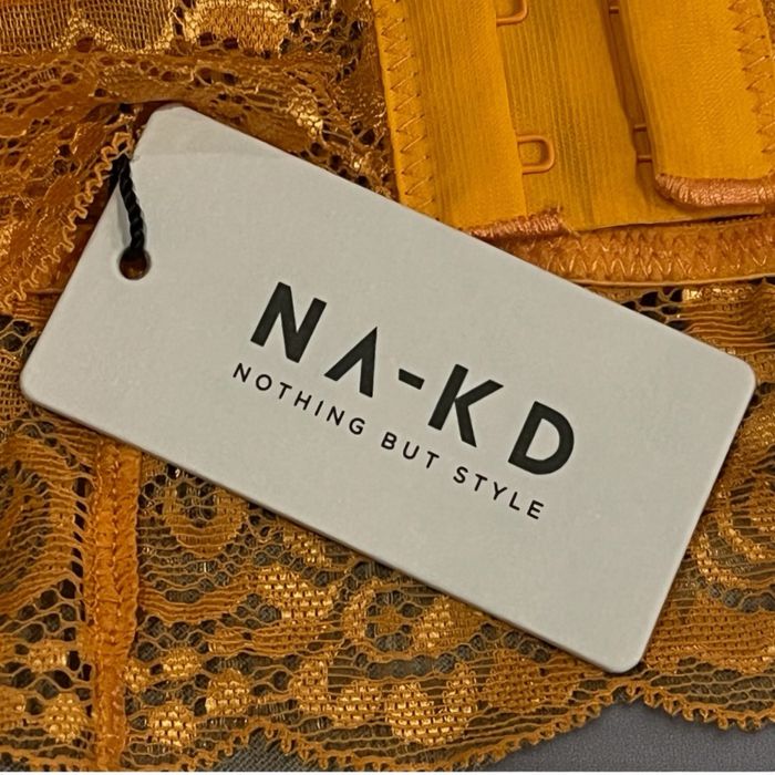 Нов дантелен корсет NA-KD