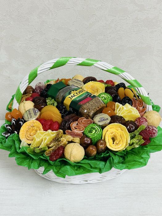 Корзинка с сухофруктами