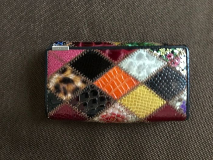 Продавам елегантен портфейлф от естествена кожа