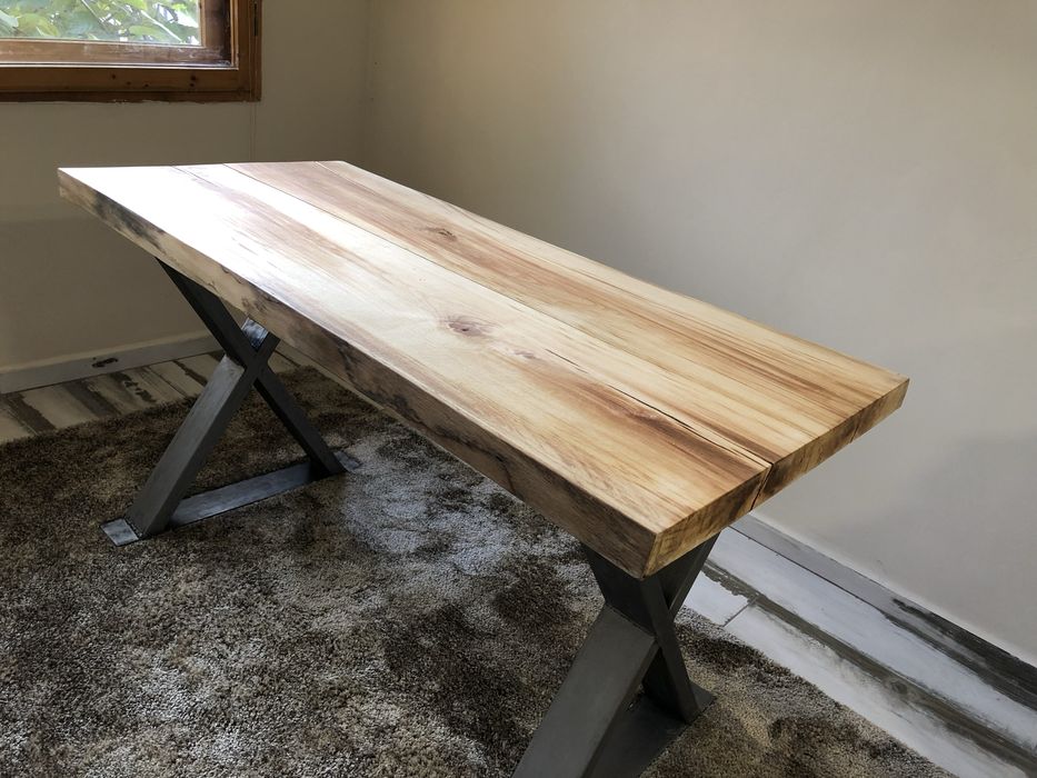 Маси трапезни и холни масивно дърво