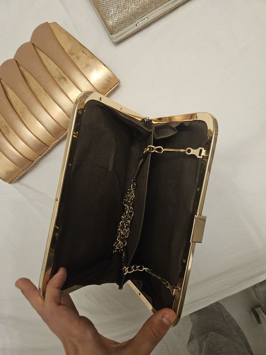 Лот от 4 чанти клъч без никакви следи от употреба