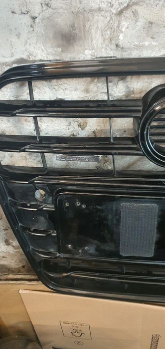 Оригинална предна решетка за Audi A4