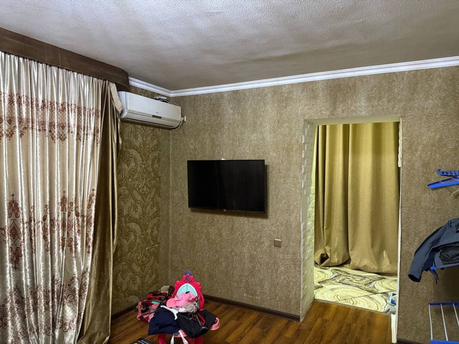 kogonda 3 xonali uy sotiladi  sentrda kirpichni dom