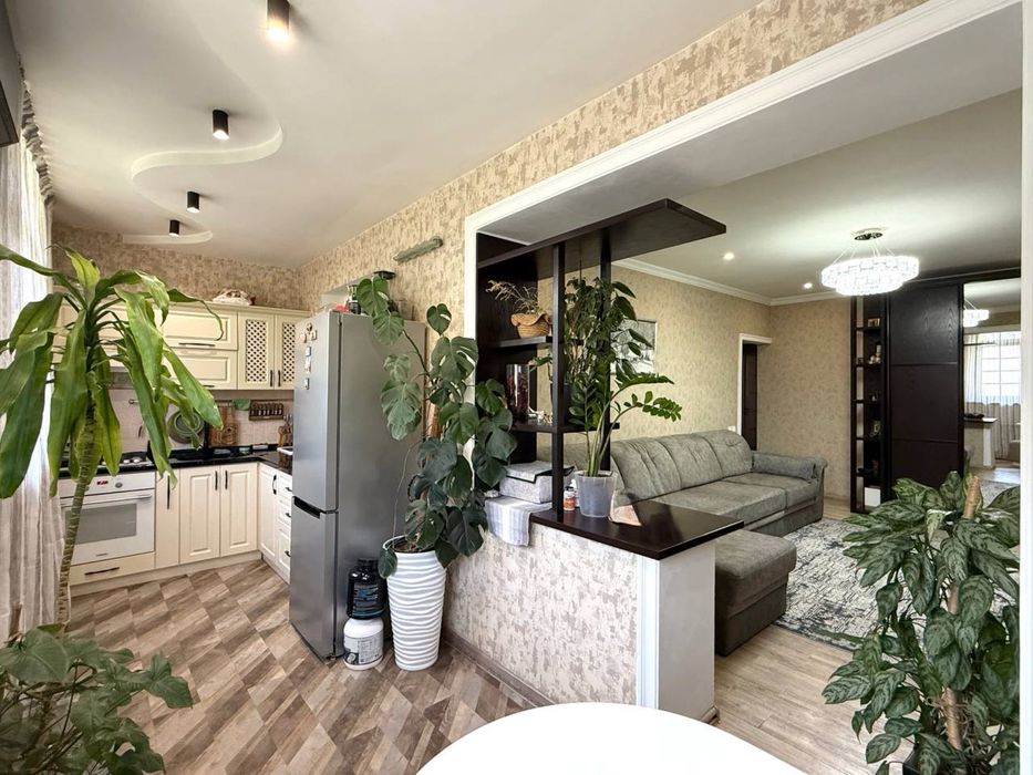 Авиасозлар-1.Военкомат.Две в три комнаты.