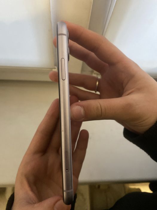 Продам Айфон 11