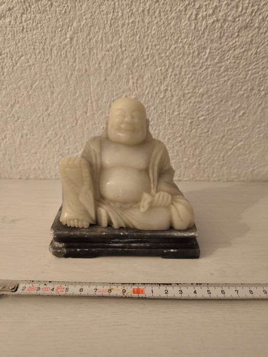 скулптура на щастливия Буда.