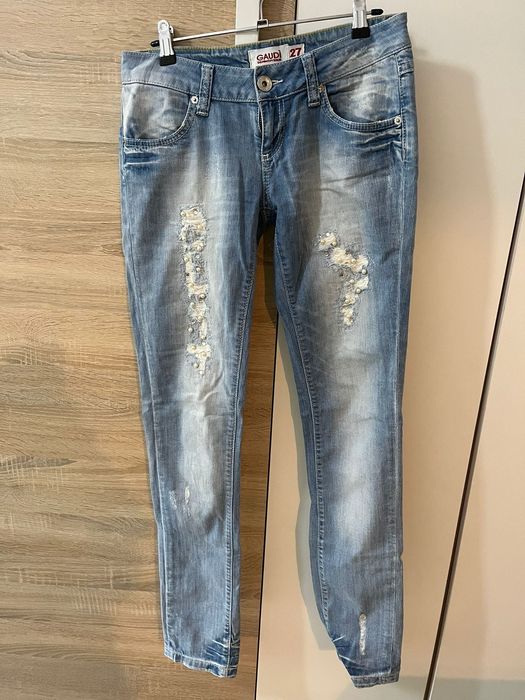 Vand blugi jeans diverse modele stare foarte buna pentru femei