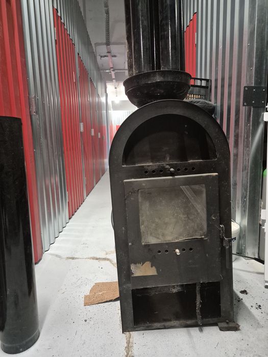 Sobă pe lemne/ pelete