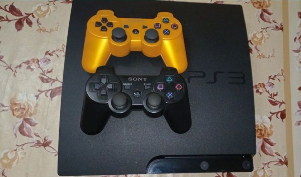 Игровая приставка пс3 слимка
