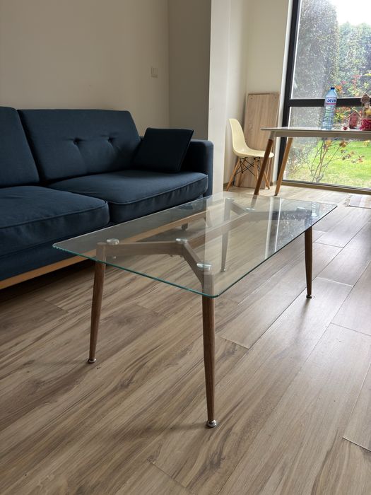 Стъклена холна маса