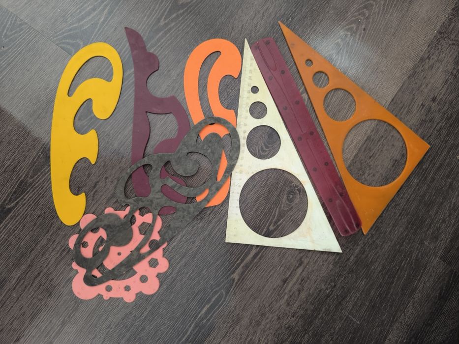 ЛИНЕЙКИ  геометрические и РАСЧЁСКИ